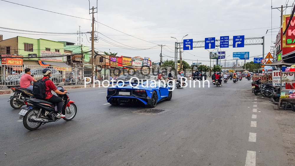 Chiếc Lamborghini Aventador LP750-4 SV Roadster n&agrave;y c&oacute; gi&aacute; b&aacute;n tại nước ngo&agrave;i 12,3 tỷ đồng