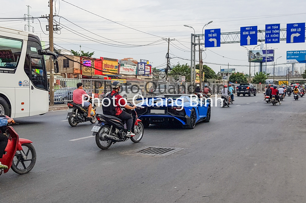 Một số nguồn tin cho rằng chiếc Lamborghini Aventador LP750-4 SV Roadster n&agrave;y mới được đưa về Việt Nam