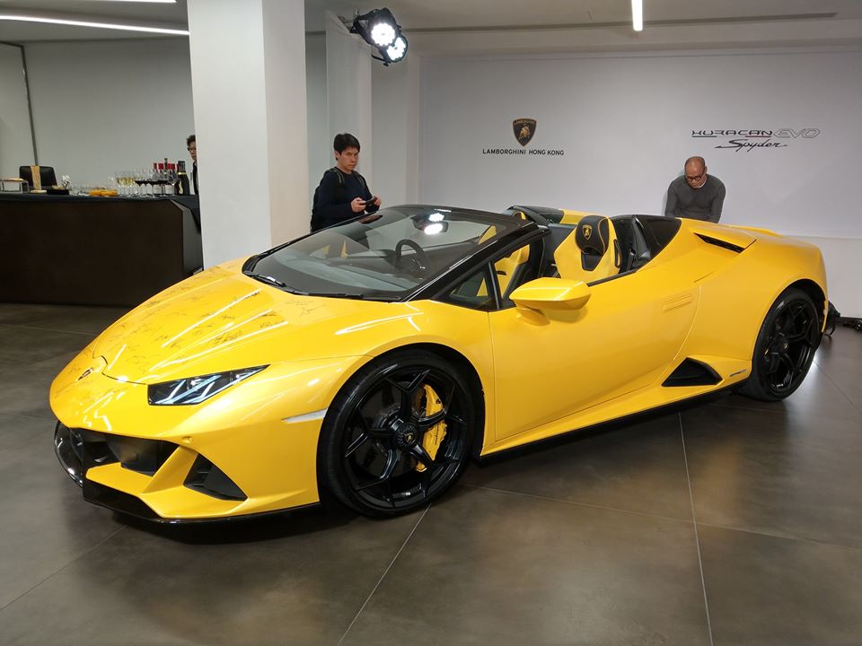 Lamborghini Huracan Evo mui trần đến Hồng Kông với mức giá từ 12,8 tỷ đồng Lamborghini Huracan Evo mui trần đến Hồng Kông với mức giá từ 12,8 tỷ đồng