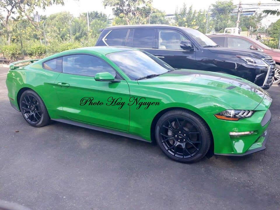 Vẻ đẹp của Ford Mustang đời 2018 mới xuất hiện tại Việt Nam mang màu xanh lá độc nhất