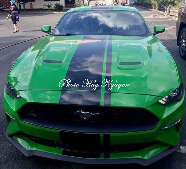 Ford Mustang 2018 màu xanh lá độc nhất Việt Nam