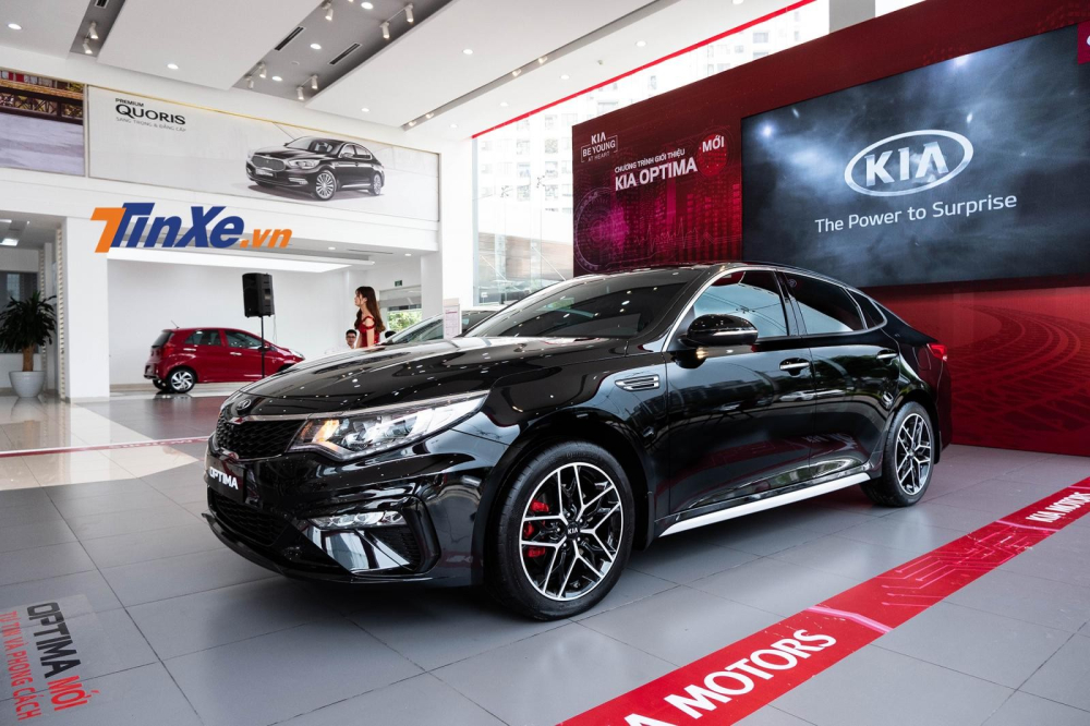 Kia Optima có giá rẻ nhất phân khúc nhưng vẫn luôn “kén” khách