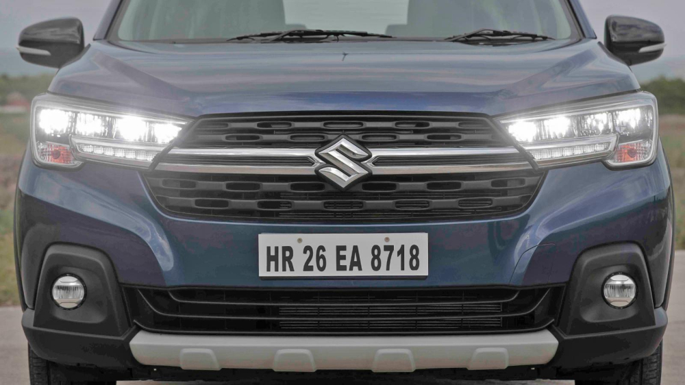 So với người em Ertiga, phần đầu xe của Suzuki XL7 trông táo bạo hơn hẳn