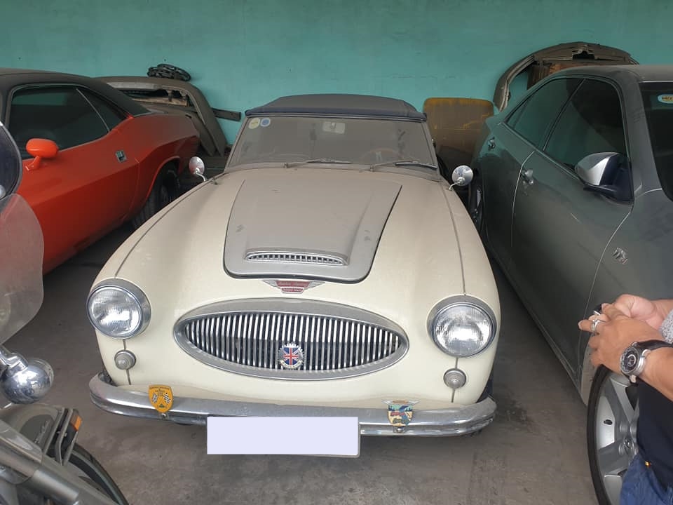 Xế cổ Austin-Healey 3000 MK II phủ bụi tại garage ở Sài thành khiến bao người xót