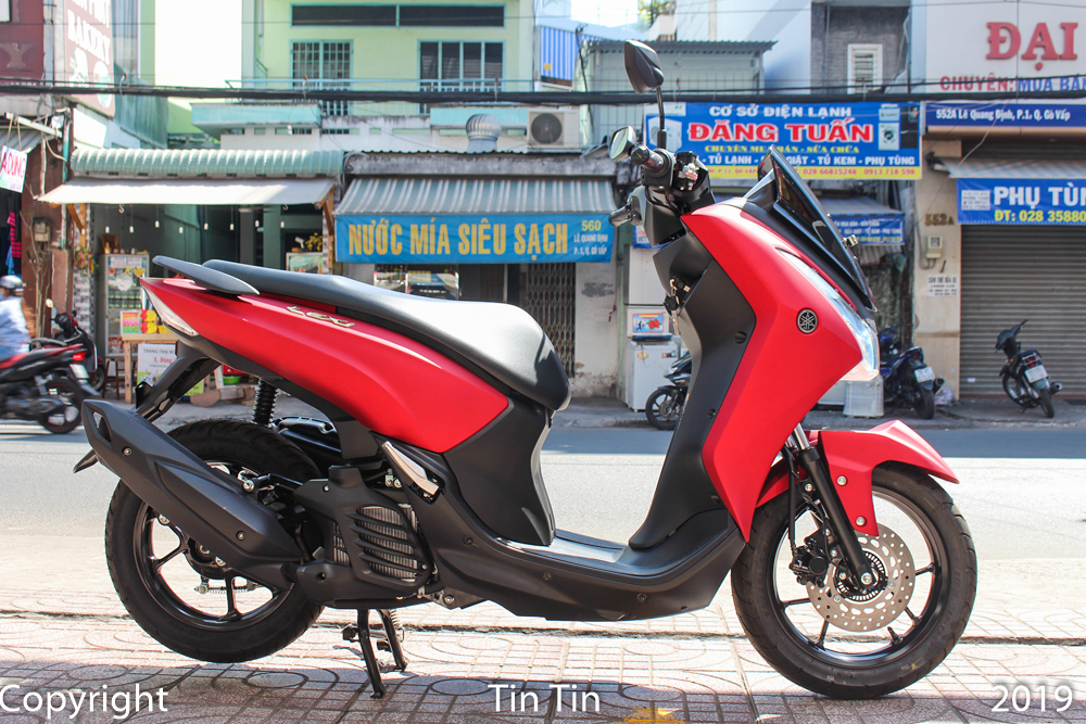 Chiếc Yamaha Lexi 125 về Việt Nam đợt n&agrave;y do một cửa h&agrave;ng tư nh&acirc;n mang về nước. Đơn vị n&agrave;y cũng c&ocirc;ng bố rộng r&atilde;i mức gi&aacute; b&aacute;n xe ở con số 45 triệu đồng.