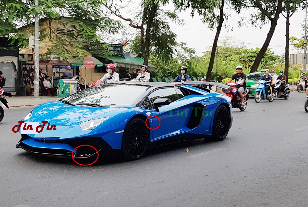 Hai chi tiết rất độc đáo của Lamborghini Aventador LP750-4 SV Roadster mới về Việt Nam