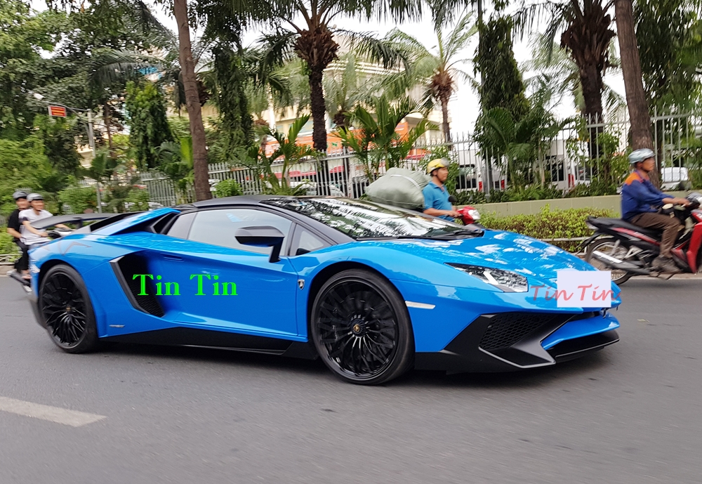 Đây cũng hiện là chiếc Lamborghini Aventador mạnh nhất tại Việt Nam. Số lượng dòng siêu xe Lamborghini mui trần ở Việt Nam đã nâng lên con số 8