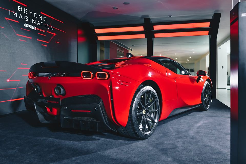 Giá xe Ferrari SF90 Stradale ở Hồng Kông là 22,1 tỷ đồng
