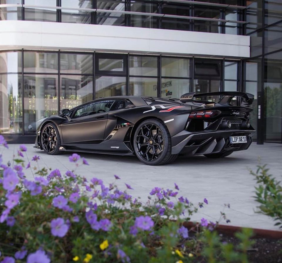 Doanh nh&acirc;n n&agrave;y rất th&iacute;ch c&aacute;c mẫu si&ecirc;u xe của Lamborghini