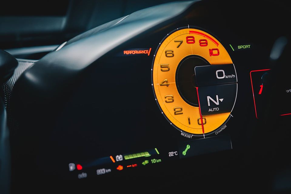 Siêu phẩm Ferrari SF90 Stradale có thể tăng tốc từ 0-100 km/h trong thời gian 2,5 giây
