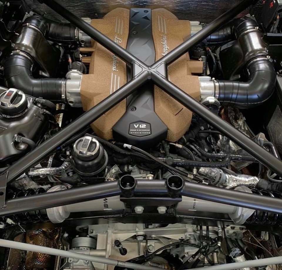 Động cơ V12 của Lamborghini Aventador SVJ