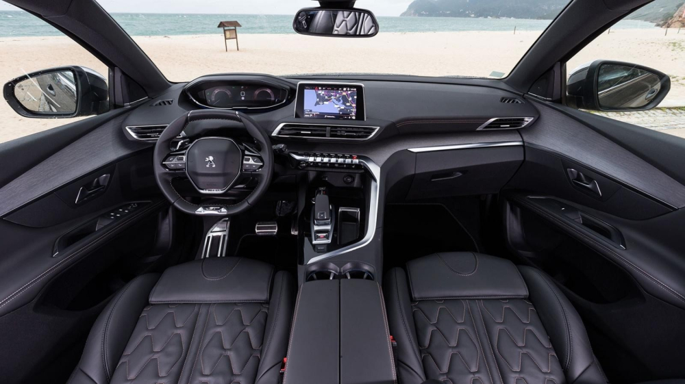 Peugeot 5008 gây ấn tượng với không gian nội thất rất cá tính, khác biệt và tạo nhiều cảm hứng.