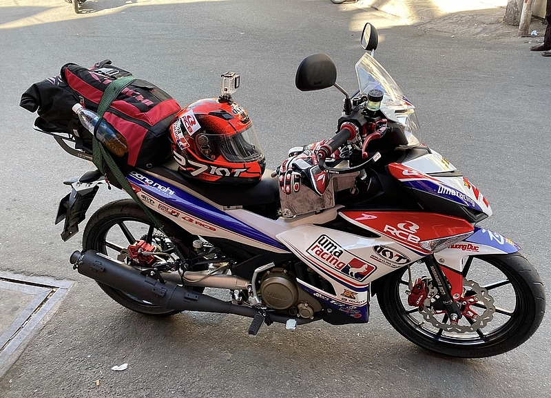 Chiếc xe Yamaha Exciter độ được nam biker sử dụng trong hành trình
