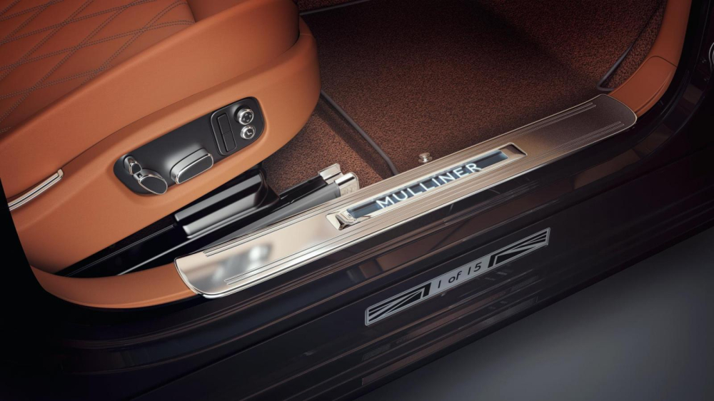 Ốp bậc cửa dành riêng cho Bentley Mulsanne EWB Limited Edition Ốp bậc cửa dành riêng cho Bentley Mulsanne EWB Limited Edition