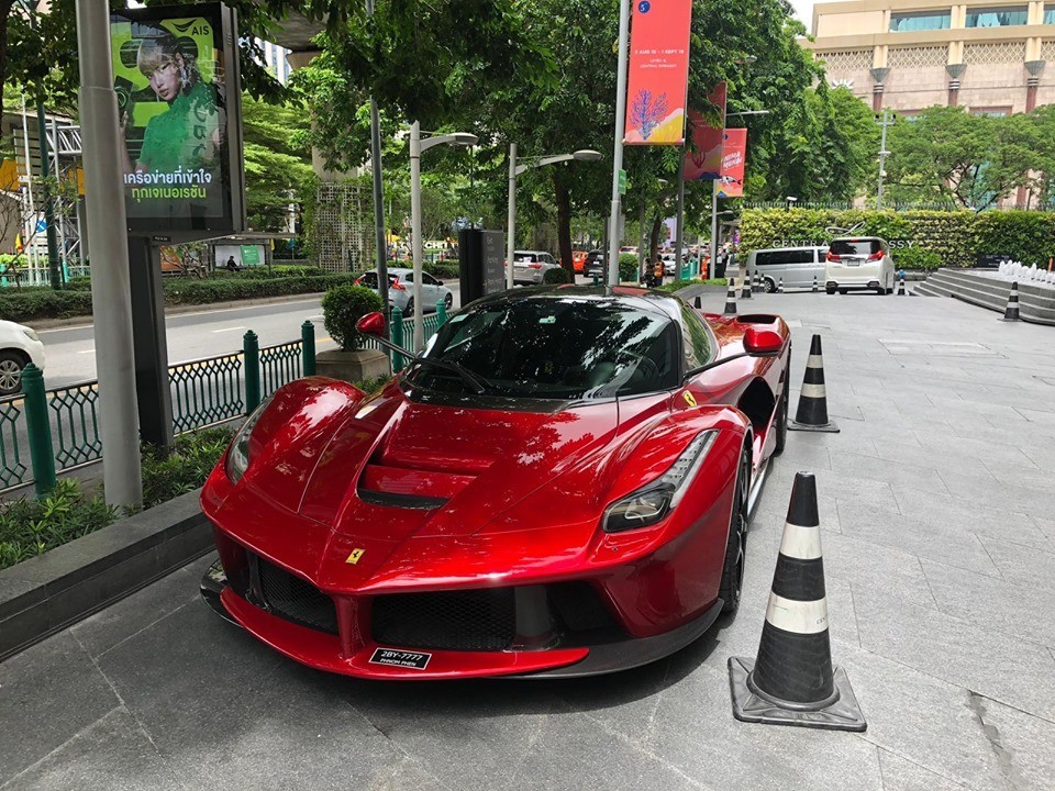 Vẻ đẹp của Ferrari LaFerrari Coupe thuộc sở hữu đại gia Campuchia