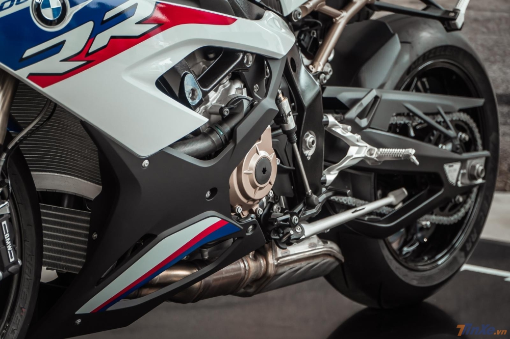 Khối động cơ mạnh mẽ hoàn toàn mới của BMW S1000RR 2020