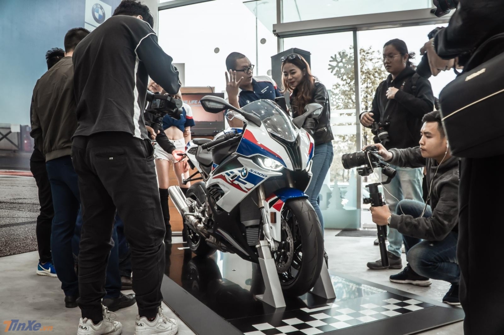 BMW S1000RR được rất nhiều biker quan tâm tại sự kiện BMW S1000RR được rất nhiều biker quan tâm tại sự kiện