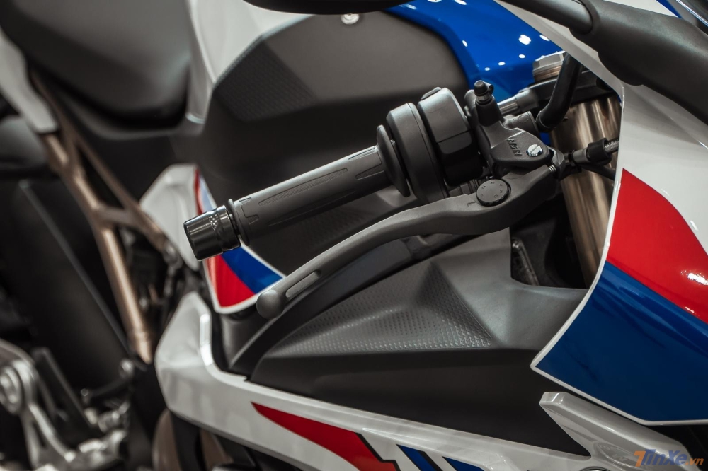 Tay côn tay phanh có khả năng điều chỉnh trên BMW S1000RR Tay côn tay phanh có khả năng điều chỉnh trên BMW S1000RR