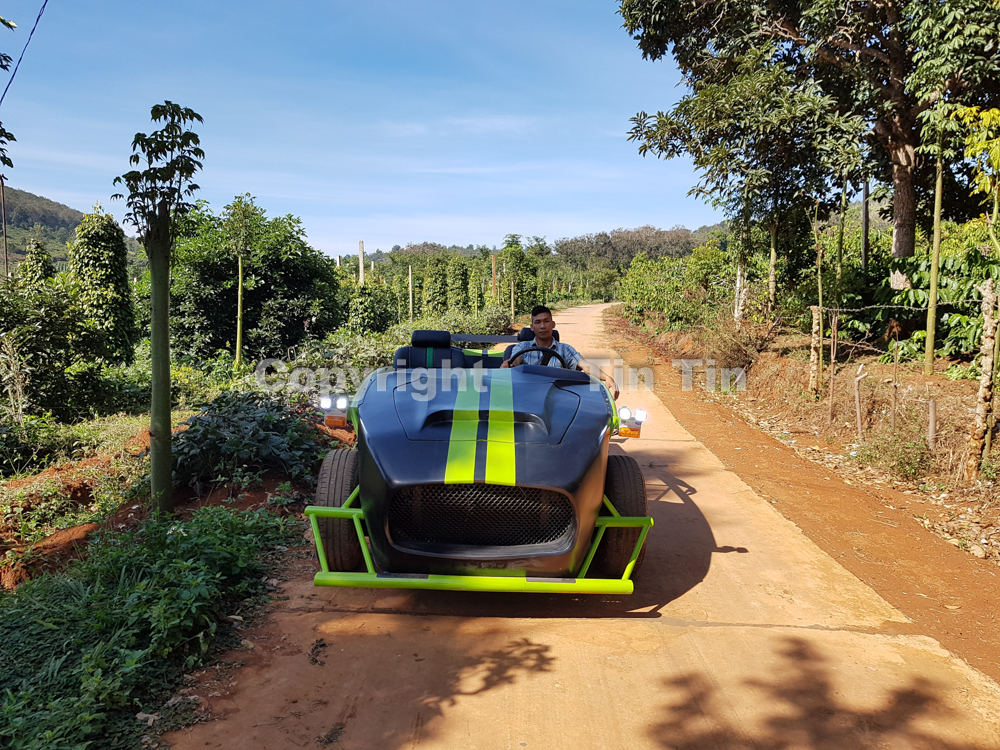 Còn đây là mẫu xe chế Exomotive Exocet từ Toyota Cressida của Văn Kim
