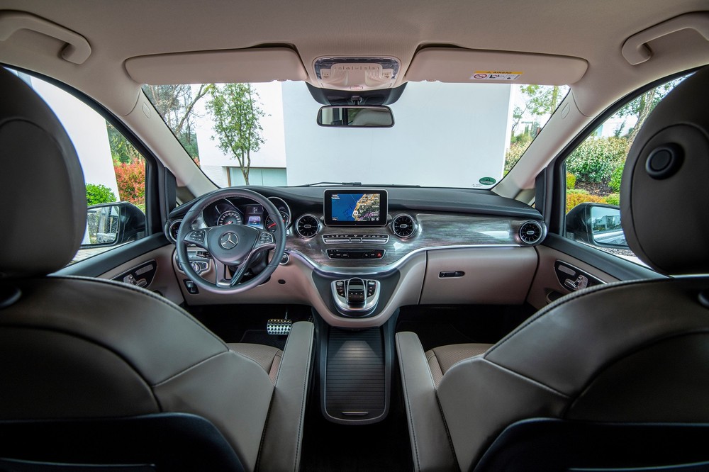 Nội thất sang trọng của Mercedes-Benz V-Class 2020