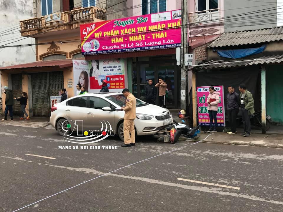 Lực lượng chức năng có mặt tại hiện trường vụ tai nạn