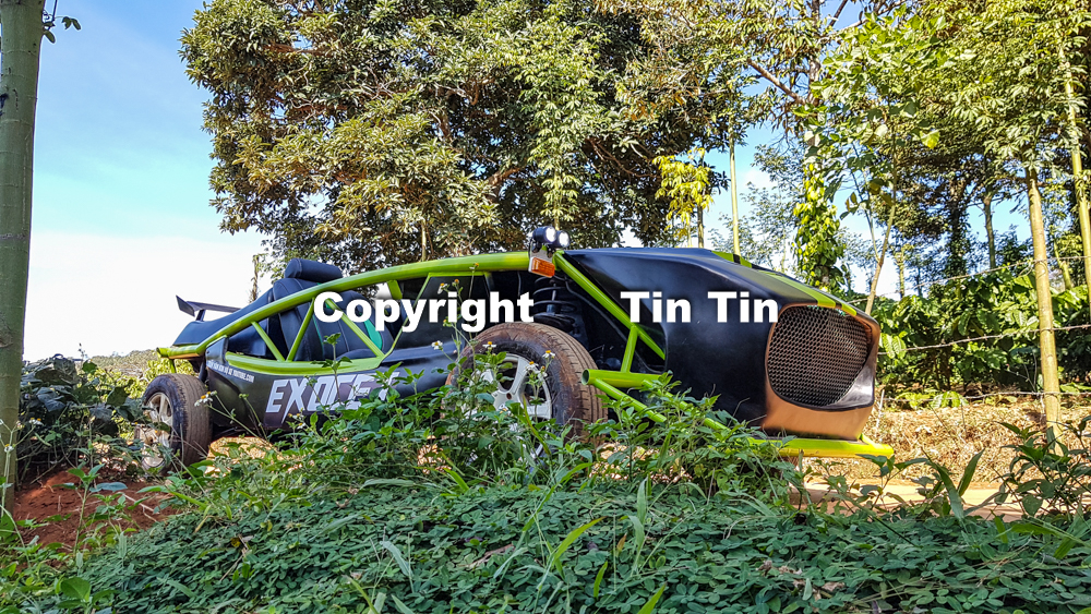 Đây là sản phẩm độ chế thứ 3 của Văn Kim. Trước đó là siêu xe Lamborghini Reventon, xe cổ Shelby Cobra 427 và giờ là xe đua Exomotive Exocet
