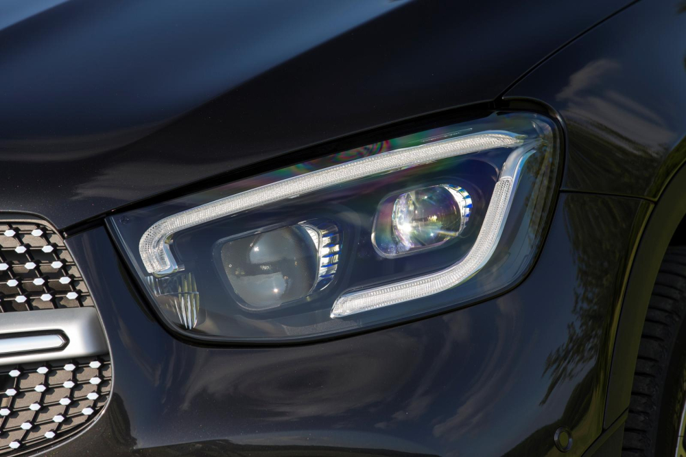 Tính năng ULTRA RANGE Highbeam cho tầm chiếu sáng lên tới 650 m Tính năng ULTRA RANGE Highbeam cho tầm chiếu sáng lên tới 650 m