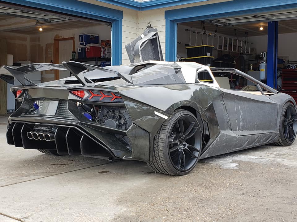 Do thấy con trai cứ chọn Lamborghini Aventador trong các trò đua xe nên ông bố đã quyết tâm đầu tư tạo ra siêu xe này bằng máy in 3D