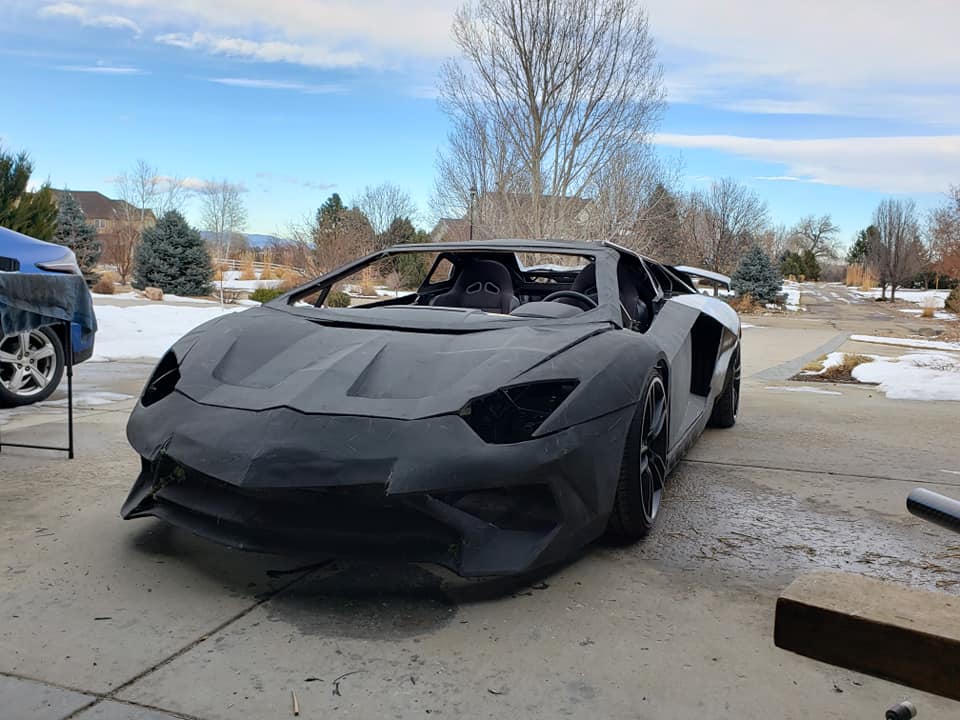 Còn đây là chiếc Lamborghini Aventador đang được Sterling Backus tạo ra bằng máy in 3D để tặng cho con trai