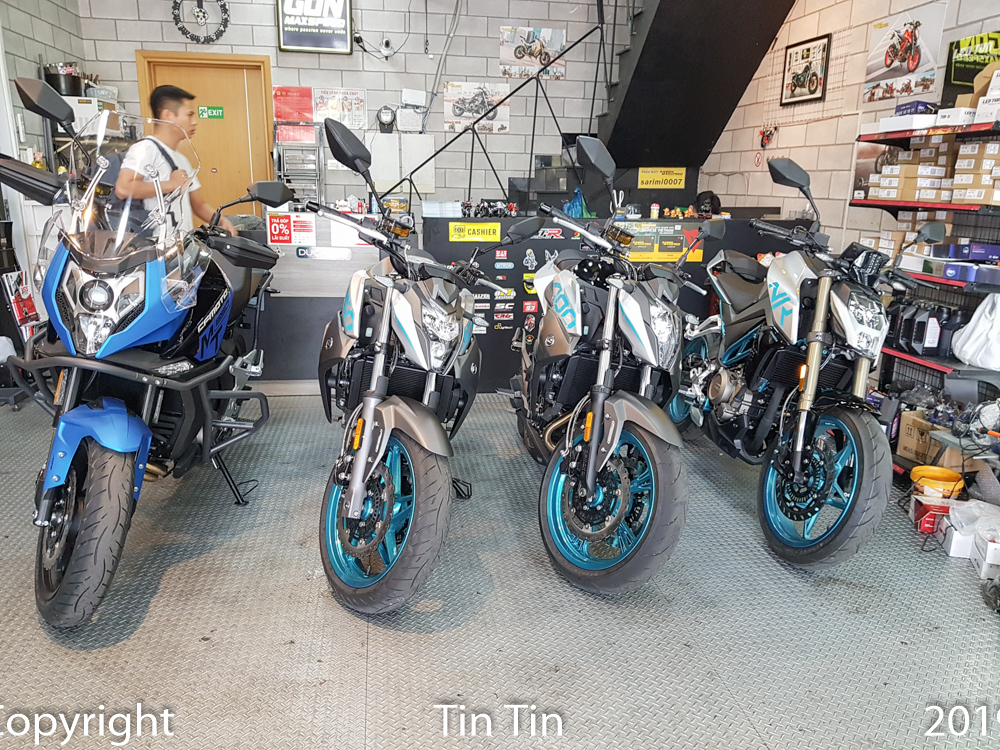 Hiện tại, c&oacute; 4 chiếc xe CFMoto được mang về Việt Nam bao gồm c&aacute;c mẫu xe như CFMoto 250NK, CFMoto 400NK v&agrave; CFMoto 650NK l&agrave; d&ograve;ng xe naked bike c&ograve;n chiếc xe CFMoto 650MT thuộc d&ograve;ng Adventure đa dụng