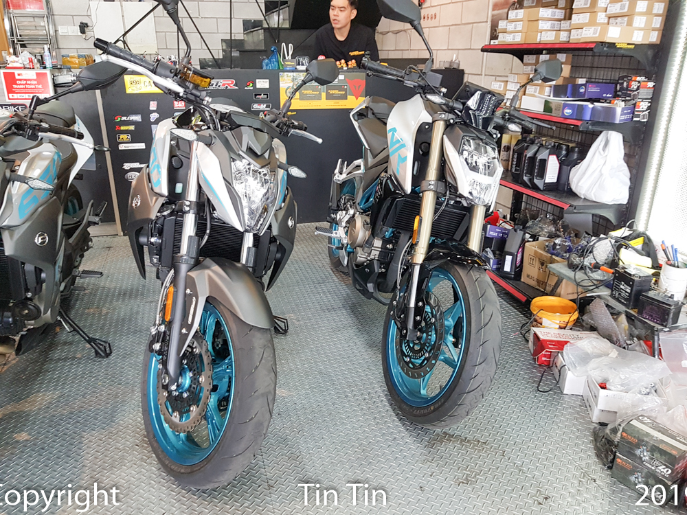 Cặp đ&ocirc;i naked bike CFMoto 250NK v&agrave; CFMoto 400NK c&oacute; gi&aacute; b&aacute;n lần lượt l&agrave; 115 triệu đồng v&agrave; 135 triệu đồng.