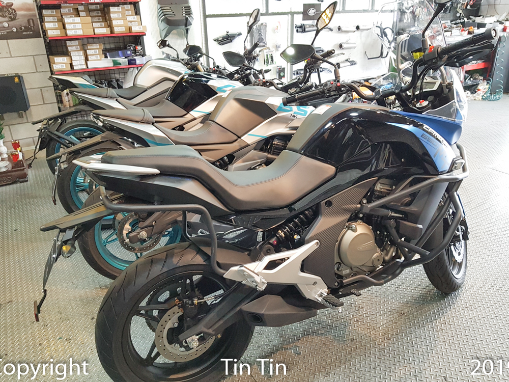 Theo Saigon Maxspeed cho hay, đơn vị n&agrave;y hiện chỉ mới cho th&ocirc;ng quan 4 mẫu xe của CFMoto để trưng b&agrave;y cho c&aacute;c kh&aacute;ch h&agrave;ng Việt xem mắt cũng như chạy thử.