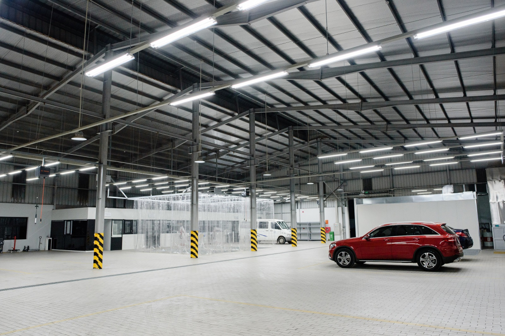 Các kỹ thuật viên đồng sơn tại Mercedes-Benz An Du Quảng Ninh sẽ được các chuyên gia kỹ thuật sơn của tập đoàn từ Đức sang đào tạo, tổ chức thi tay nghề và cấp chứng chỉ Các kỹ thuật viên đồng sơn tại Mercedes-Benz An Du Quảng Ninh sẽ được các chuyên gia kỹ thuật sơn của tập đoàn từ Đức sang đào tạo, tổ chức thi tay nghề và cấp chứng chỉ