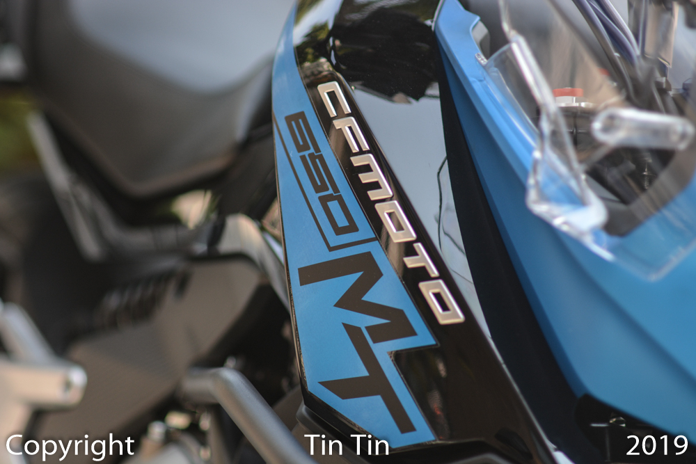 Dung t&iacute;ch b&igrave;nh xăng của mẫu xe Adventure đa dụng đến từ Trung Quốc CFMoto 650MT l&agrave; 18 l&iacute;t. Trọng lượng của xe đạt 213 kg.
