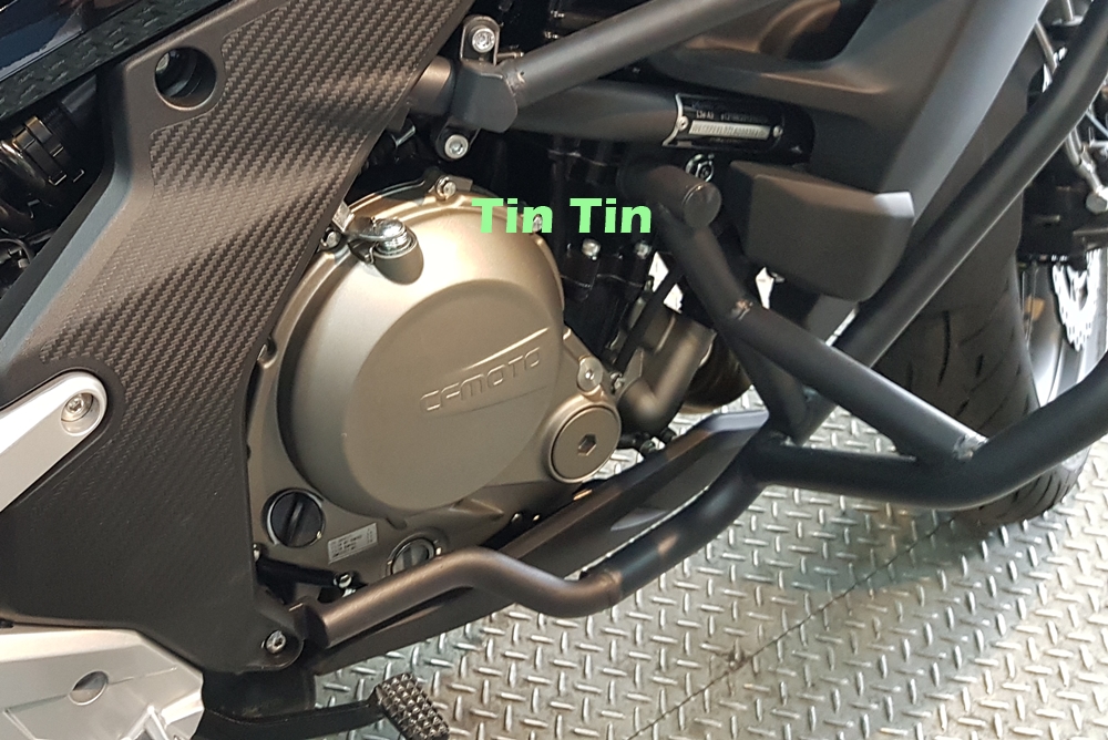  CFMoto MT650 được trang bị động cơ xy-lanh đ&ocirc;i, dung t&iacute;ch 649cc, l&agrave;m m&aacute;t bằng dung dịch, đi k&egrave;m l&agrave; hệ thống phun xăng điện tử của Bosch v&agrave; hộp số c&ocirc;n tay 6 cấp. Động cơ tr&ecirc;n gi&uacute;p mẫu xe Adventure đa dụng Trung Quốc sản sinh c&ocirc;ng suất tối đa 56 m&atilde; lực tại v&ograve;ng tua m&aacute;y 9.500 v&ograve;ng/ph&uacute;t v&agrave; m&ocirc;-men xoắn cực đại 62 Nm tại tua m&aacute;y 7.200 v&ograve;ng/ph&uacute;t. 