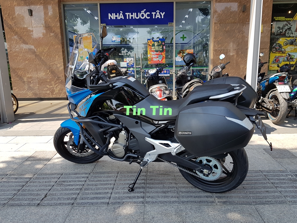 Mức gi&aacute; b&aacute;n của CFMoto 650MT rẻ hơn kh&aacute; nhiều so với con số 249 triệu đồng m&agrave; Kawasaki Versys 650 đang được b&aacute;n ch&iacute;nh h&atilde;ng v&agrave; thấp hơn mức gi&aacute; 198 triệu đồng của Honda CB500X 2019. Nh&igrave;n chung, trước mắt mẫu xe Adventure đa dụng đến từ Trung Quốc c&oacute; lợi thế lớn về gi&aacute; b&aacute;n ra.