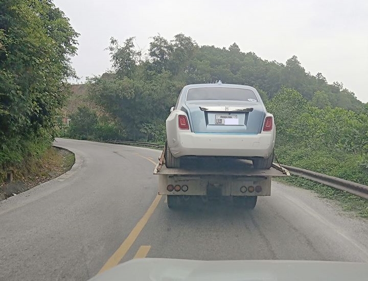 Đã có vài chiếc Rolls-Royce Phantom thế hệ thứ 7 đeo biển Lào khi vào Việt Nam đã được chủ nhân cho đăng ký lại biển trắng Đã có vài chiếc Rolls-Royce Phantom thế hệ thứ 7 đeo biển Lào khi vào Việt Nam đã được chủ nhân cho đăng ký lại biển trắng