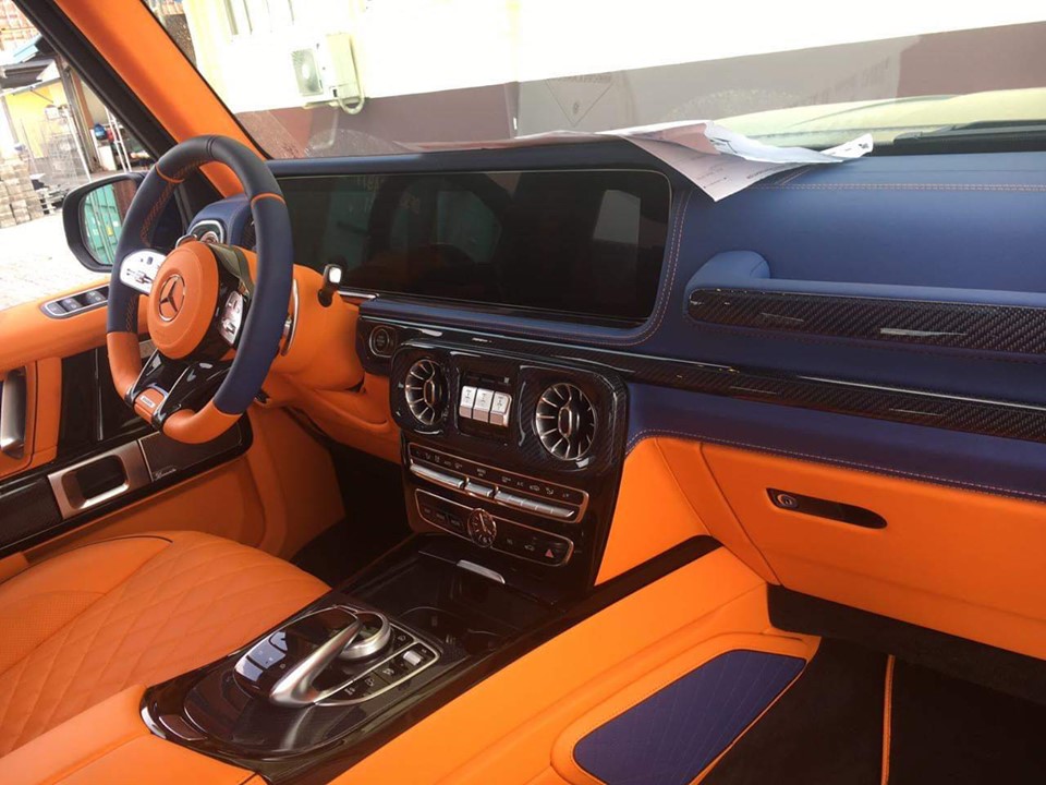 Ngo&agrave;i ra c&ograve;n c&oacute; carbon v&agrave; da m&agrave;u xanh Brilliant Blue 