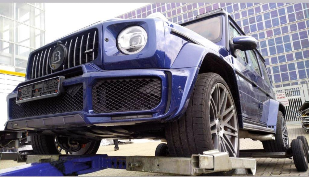 Những nâng cấp ở động cơ cũng giúp Brabus 800 Widestar rút ngắn thời gian tăng tốc từ vị trí xuất phát lên 100 km/h chỉ trong vòng 4,1 giây. Vận tốc tối đa vẫn là 240 km/h do bị khóa tua điện tử. Hộp số đi kèm là loại 9 cấp, được nâng cấp lẫy chuyển số trên vô lăng bằng nhôm mang tên Brabus Race. Những nâng cấp ở động cơ cũng giúp Brabus 800 Widestar rút ngắn thời gian tăng tốc từ vị trí xuất phát lên 100 km/h chỉ trong vòng 4,1 giây. Vận tốc tối đa vẫn là 240 km/h do bị khóa tua điện tử. Hộp số đi kèm là loại 9 cấp, được nâng cấp lẫy chuyển số trên vô lăng bằng nhôm mang tên Brabus Race.