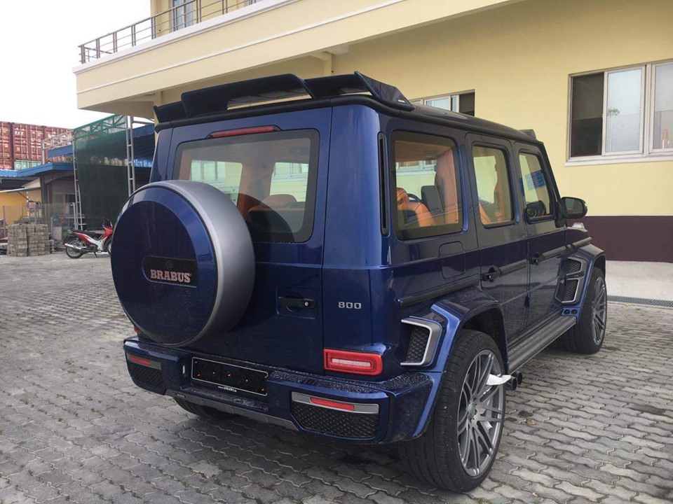 So với Mercedes-AMG G63 tiêu chuẩn, hai phiên bản độ của Brabus có ngoại hình sắc sảo hơn và khối động cơ V8, dung tích 4.0 lít, tăng áp kép cũng được So với Mercedes-AMG G63 tiêu chuẩn, hai phiên bản độ của Brabus có ngoại hình sắc sảo hơn và khối động cơ V8, dung tích 4.0 lít, tăng áp kép cũng được thông nòng. Trên phiên bản Brabus 800 Widestar, xe có công suất cực đại tăng thêm 212 mã lực, lên mức 789 con ngựa tại vòng tua máy 6.600 vòng/phút và mô-men xoắn đạt mức 1.000 Nm, tăng 150 Nm tại vòng tua máy 3.600 vòng/phút.