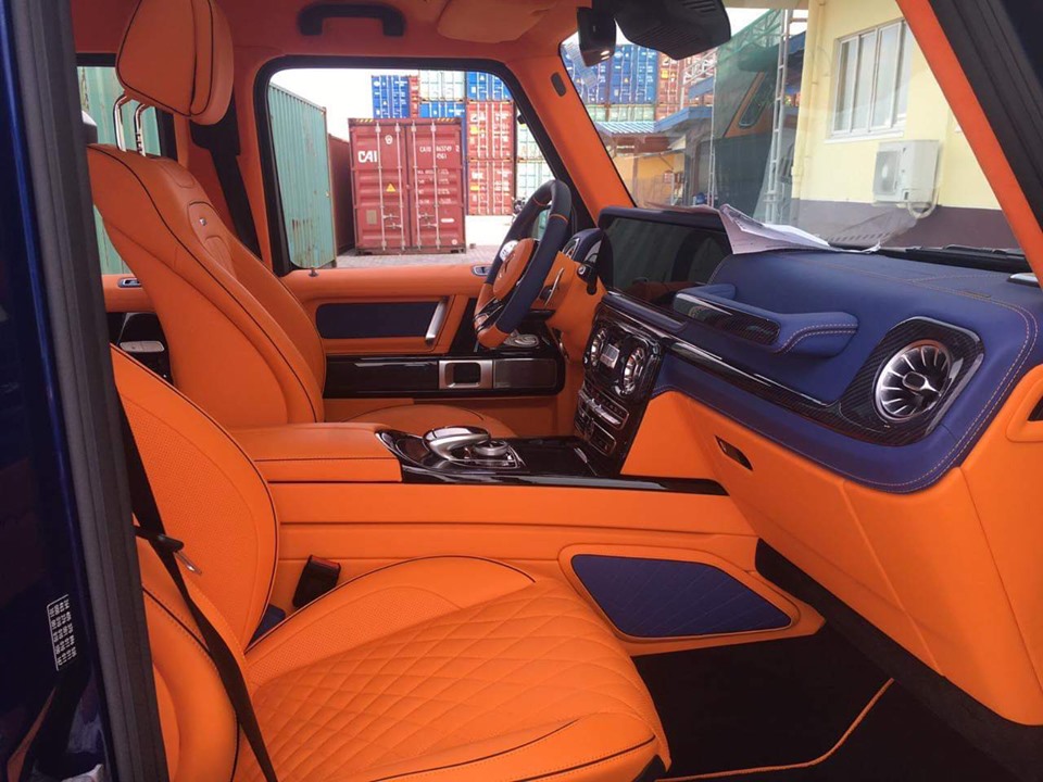Điểm ấn tượng nhất của chiếc SUV hạng sang Brabus 800 Widestar thứ 3 về Việt Nam chính là khoang lái được bọc da màu cam rất nổi bật và đặc trưng của hãng thời trang danh tiếng Hermes Điểm ấn tượng nhất của chiếc SUV hạng sang Brabus 800 Widestar thứ 3 về Việt Nam chính là khoang lái được bọc da màu cam rất nổi bật và đặc trưng của hãng thời trang danh tiếng Hermes