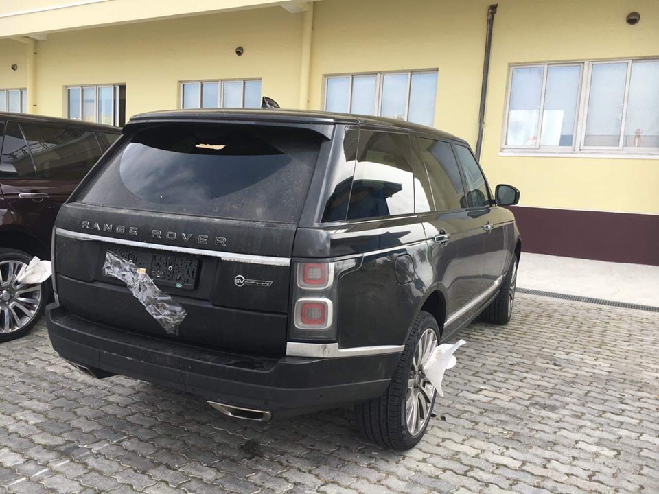 Mức giá bán của Range Rover SVAutobiography 2019 tại Việt Nam có thể hơn 17,5 tỷ đồng.