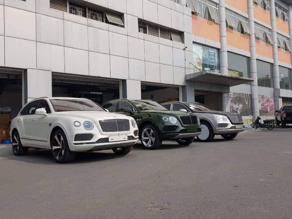 Bộ 3 Bentley Bentayga V8 nhập khẩu chính hãng