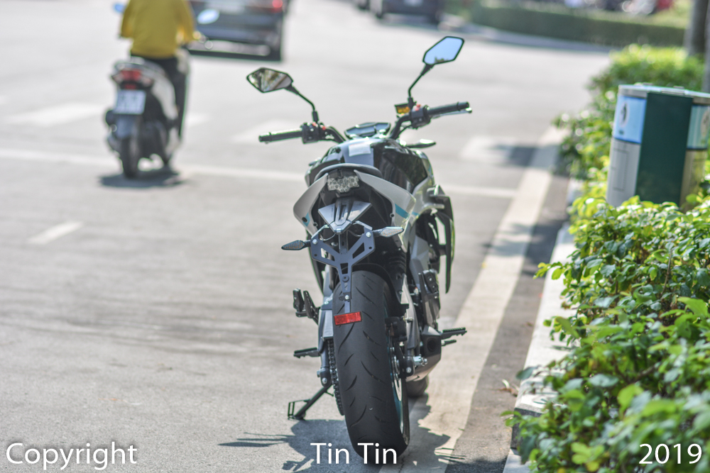 Mẫu naked bike Trung Quốc sản sinh c&ocirc;ng suất tối đa 41 m&atilde; lực tại v&ograve;ng tua m&aacute;y 9.500 v&ograve;ng/ph&uacute;t v&agrave; m&ocirc;-men xoắn cực đại 35.4 N.m tại v&ograve;ng tua m&aacute;y 7.650 v&ograve;ng/ph&uacute;t.
