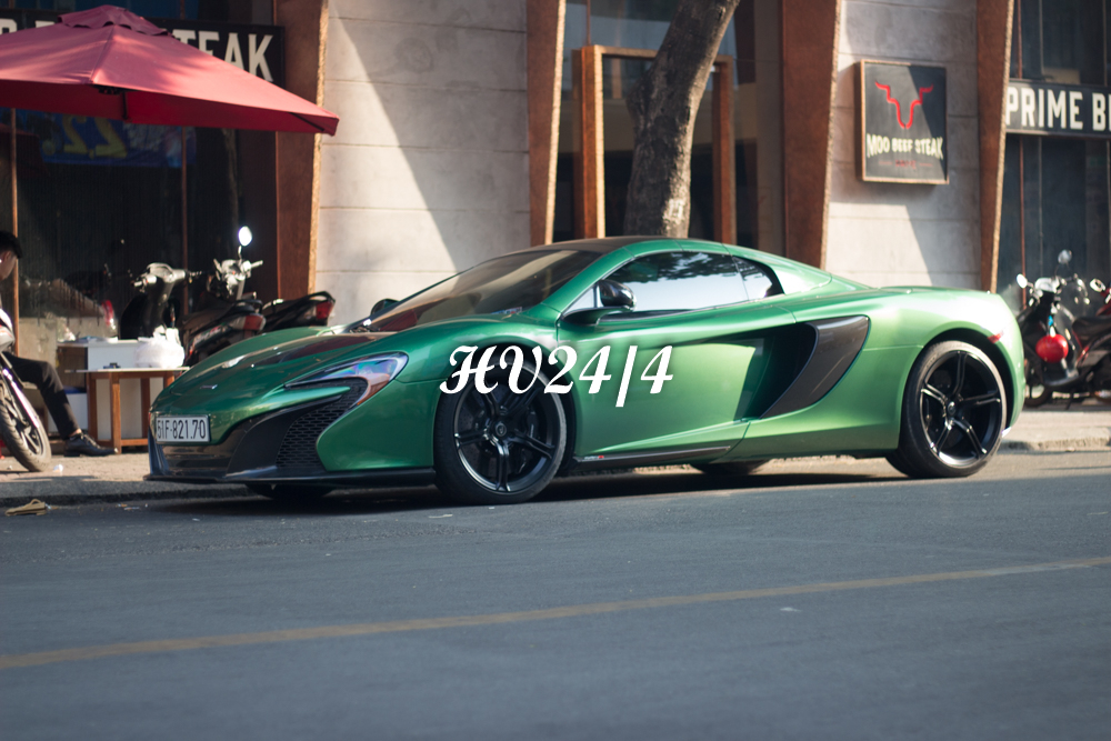 Hiện tại Việt Nam đã có khoảng 7 chiếc siêu xe mui trần McLaren 650S Spider với các màu sắc như cam McLaren, xanh Aurora Blue, màu vàng, cam sẫm sơn lại màu trắng hay chiếc McLaren 650S Spider MSO bản giới hạn 25 chiếc trên toàn thế giới mang màu Sarigan Quartz, bạc kim loại pha với vàng nhạt nhưng chưa hề có chiếc McLaren 650S Spider xanh lá nào xuất hiện.