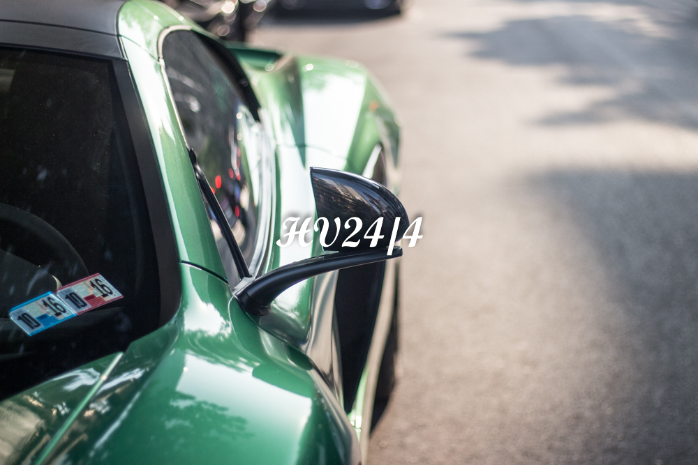 Phần vỏ gương siêu xe McLaren 650S Spider cũng bằng carbon