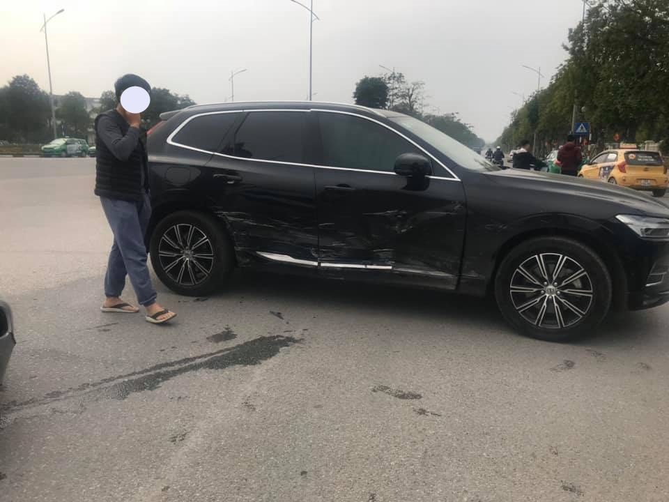 C&ograve;n đ&acirc;y l&agrave; thiệt hại của xe Volvo