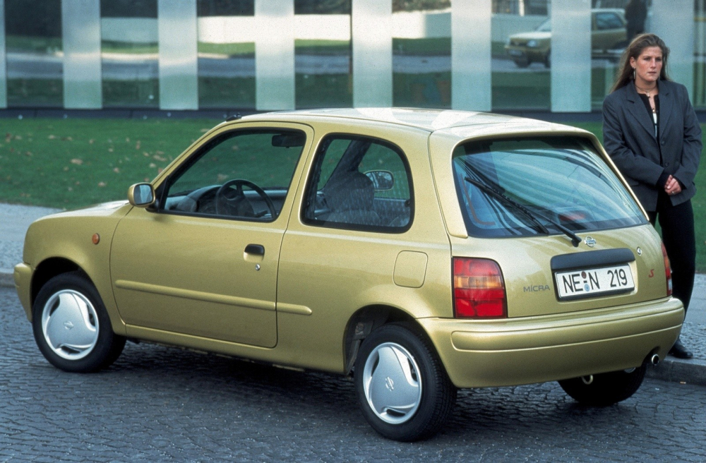 Phía sau của Nissan Micra K11