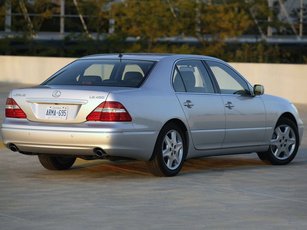 Phía sau của Lexus LS XF30