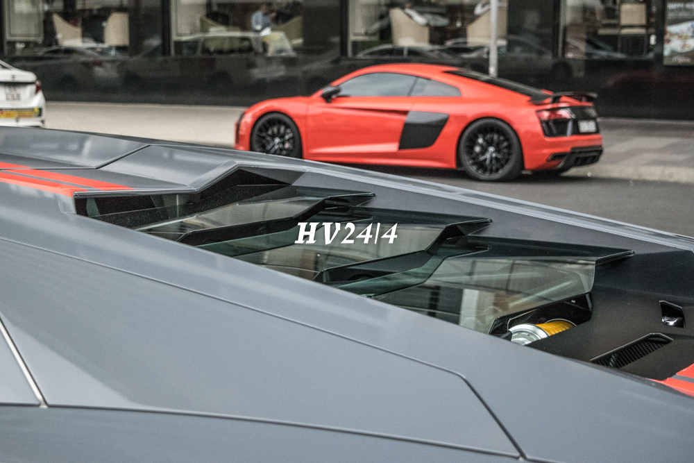Chiếc siêu xe này chỉ độ body kit Lamborghini Aventador LP720-4 50º Anniversario mà không có nâng cấp nào ở động cơ. Trái tim của Lamborghini Aventador LP700-4 sử dụng động cơ V12, dung tích 6.5 lít, sản sinh công suất tối đa 700 mã lực và mô-men xoắn cực đại 690 Nm